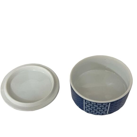 Sometsuke Japanese Porcelain Box
Cobalt Transfer Ware Takahashi blue and white - Picture 3 of 11